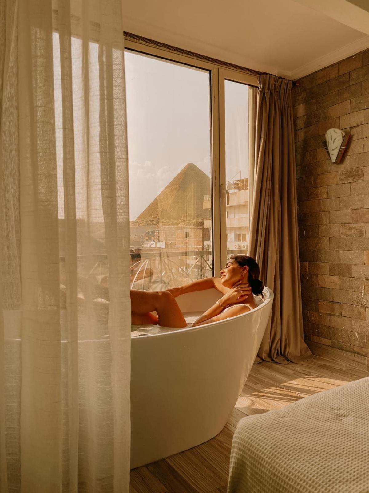 Hotel with Giza pyramid views